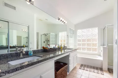 Bath - 3445 E Topeka Dr, Phoenix, AZ 85050 photo 1 of 2