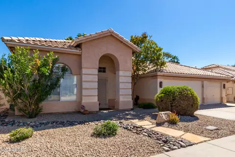 Exterior - 3445 E Topeka Dr, Phoenix, AZ 85050 photo 2 of 17
