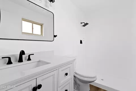 Bath - 4816 E Capistrano Ave, Phoenix, AZ 85044 photo 1 of 2