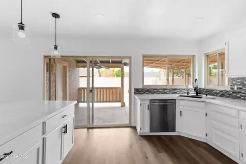 Kitchen - 4816 E Capistrano Ave, Phoenix, AZ 85044 photo 4 of 6