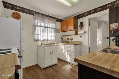 Kitchen - 1275 N Arroya Rd, Apache Junction, AZ 85119 photo 4 of 4