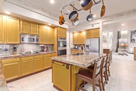Kitchen - 2718 E Claire Dr, Phoenix, AZ 85032 photo 2 of 6