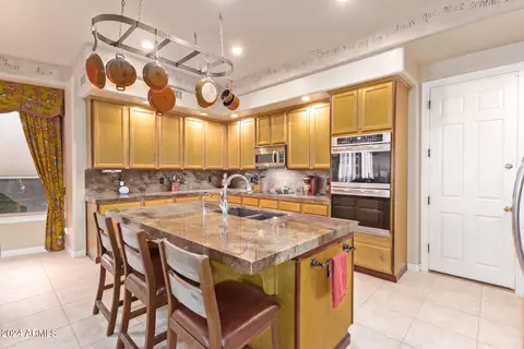 Kitchen - 2718 E Claire Dr, Phoenix, AZ 85032 photo 5 of 6