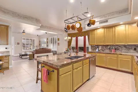 Kitchen - 2718 E Claire Dr, Phoenix, AZ 85032 photo 4 of 6