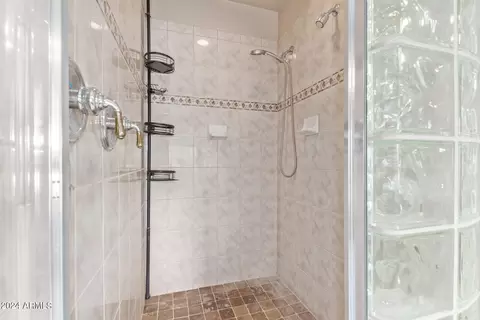 Bath - 2718 E Claire Dr, Phoenix, AZ 85032 photo 6 of 7