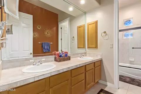 Bath - 2718 E Claire Dr, Phoenix, AZ 85032 photo 7 of 7