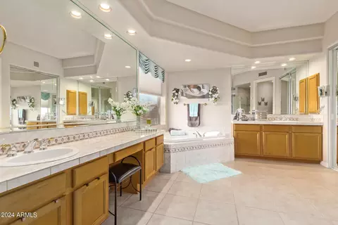 Bath - 2718 E Claire Dr, Phoenix, AZ 85032 photo 2 of 7