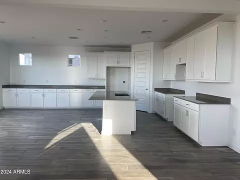 2932 E Hayfield Way, San Tan Valley, AZ 85140
