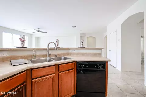 Kitchen - 1825 E Beautiful Ln, Phoenix, AZ 85042 photo 6 of 7