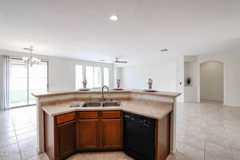 Kitchen - 1825 E Beautiful Ln, Phoenix, AZ 85042 photo 5 of 7
