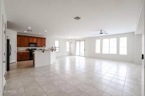 Kitchen - 1825 E Beautiful Ln, Phoenix, AZ 85042 photo 1 of 7