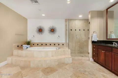 Bath - 2211 E Camelback Rd #301, Phoenix, AZ 85016 photo 2 of 5