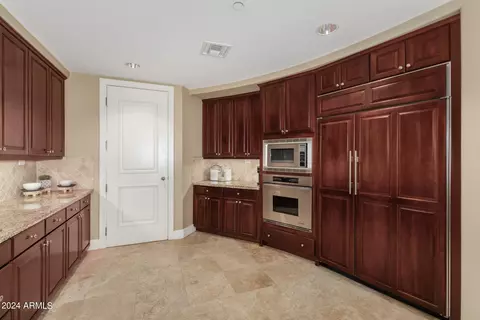 Kitchen - 2211 E Camelback Rd #301, Phoenix, AZ 85016 photo 2 of 4