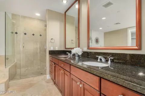 Bath - 2211 E Camelback Rd #301, Phoenix, AZ 85016 photo 3 of 5