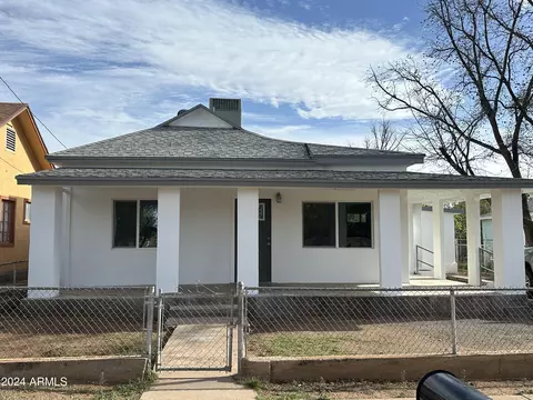 829 E 6th St E, Douglas, AZ 85607