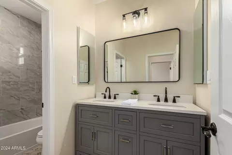 Bath - 3970 E Crest Ln, Phoenix, AZ 85050 photo 4 of 8