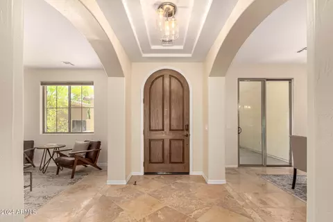 Entry Way - 3970 E Crest Ln, Phoenix, AZ 85050 photo 2 of 4