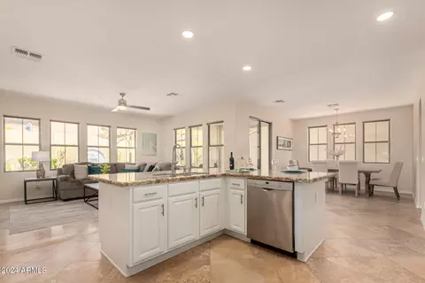 Kitchen - 3970 E Crest Ln, Phoenix, AZ 85050 photo 6 of 7