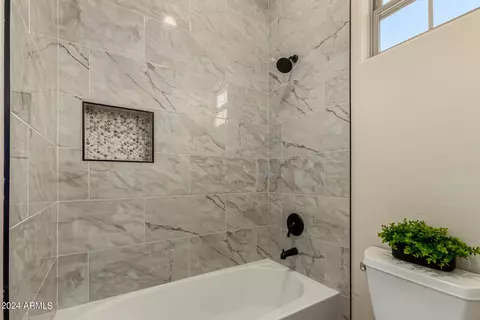 Bath - 3970 E Crest Ln, Phoenix, AZ 85050 photo 5 of 8