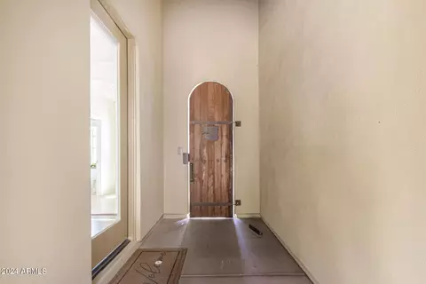 Entry Way - 3970 E Crest Ln, Phoenix, AZ 85050 photo 4 of 4