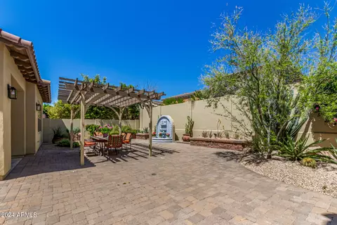Exterior - 3970 E Crest Ln, Phoenix, AZ 85050 photo 5 of 14