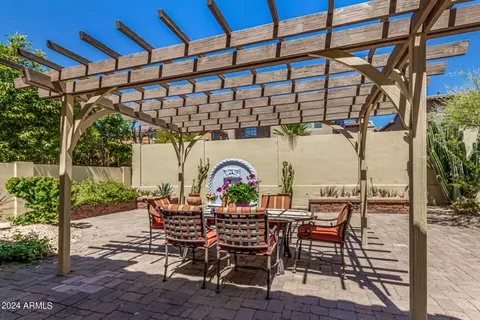 Exterior - 3970 E Crest Ln, Phoenix, AZ 85050 photo 8 of 14