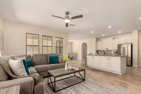 Living - 3970 E Crest Ln, Phoenix, AZ 85050 photo 4 of 7