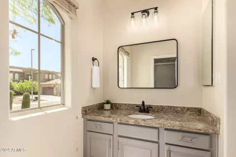 Bath - 3970 E Crest Ln, Phoenix, AZ 85050 photo 7 of 8