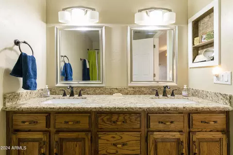 Bath - 454 E Hale St, Mesa, AZ 85203 photo 7 of 8