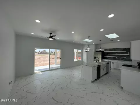15158 S Avalon Rd, Arizona City, AZ 85123