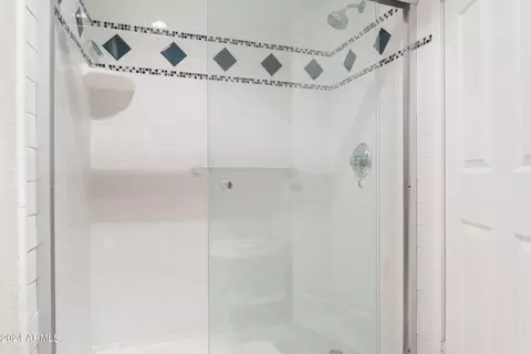 Bath - 11832 S Magic Stone Dr, Phoenix, AZ 85044 photo 2 of 3