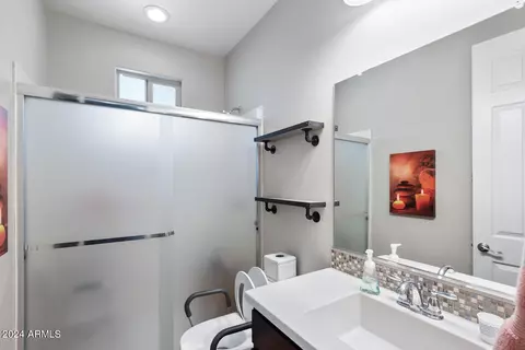 Bath - 2258 S Basmath Ln, Gilbert, AZ 85295 photo 4 of 4