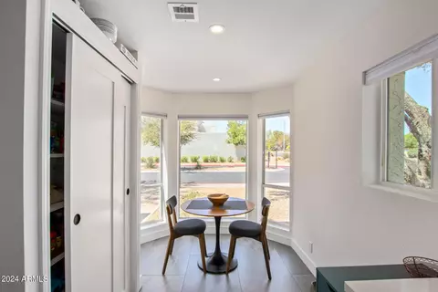 Kitchen - 3042 E Cannon Dr, Phoenix, AZ 85028 photo 5 of 6