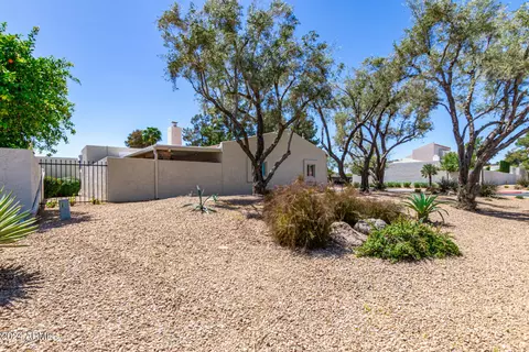 Exterior - 3042 E Cannon Dr, Phoenix, AZ 85028 photo 12 of 16