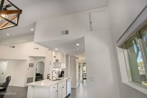 Kitchen - 3042 E Cannon Dr, Phoenix, AZ 85028 photo 6 of 6