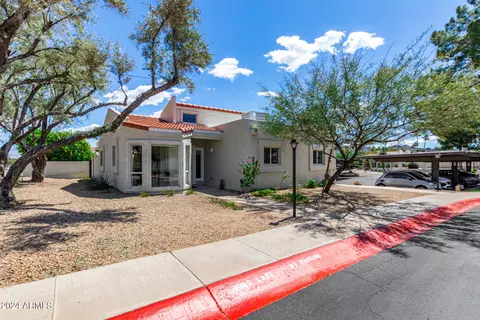 Exterior - 3042 E Cannon Dr, Phoenix, AZ 85028 photo 4 of 16