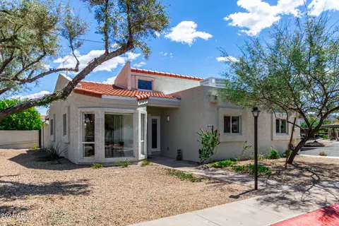Exterior - 3042 E Cannon Dr, Phoenix, AZ 85028 photo 5 of 16