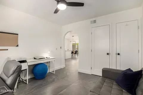 Entry Way - 3042 E Cannon Dr, Phoenix, AZ 85028 photo 2 of 3