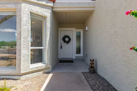 Exterior - 3042 E Cannon Dr, Phoenix, AZ 85028 photo 6 of 16