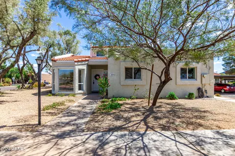 3042 E Cannon Dr, Phoenix, AZ 85028