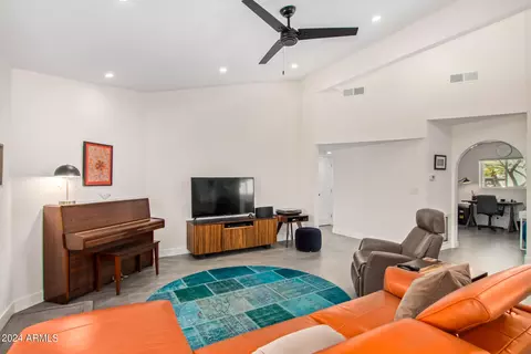 Living - 3042 E Cannon Dr, Phoenix, AZ 85028 photo 4 of 4