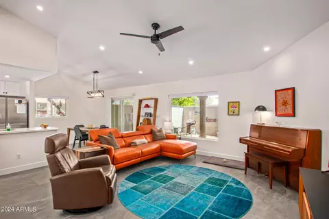 Living - 3042 E Cannon Dr, Phoenix, AZ 85028 photo 2 of 4