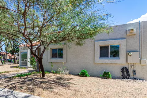 Exterior - 3042 E Cannon Dr, Phoenix, AZ 85028 photo 3 of 16