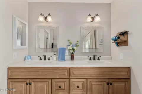 Bath - 4245 E Yawepe St, Phoenix, AZ 85044 photo 1 of 4