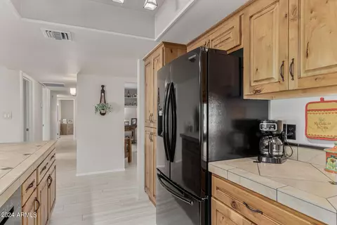 Kitchen - 4245 E Yawepe St, Phoenix, AZ 85044 photo 4 of 5