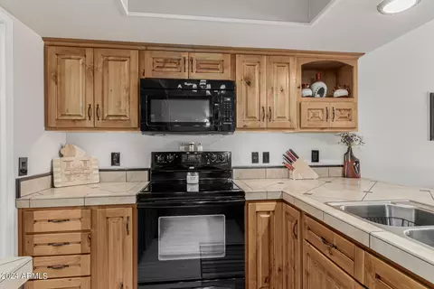 Kitchen - 4245 E Yawepe St, Phoenix, AZ 85044 photo 3 of 5