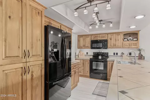 Kitchen - 4245 E Yawepe St, Phoenix, AZ 85044 photo 1 of 5