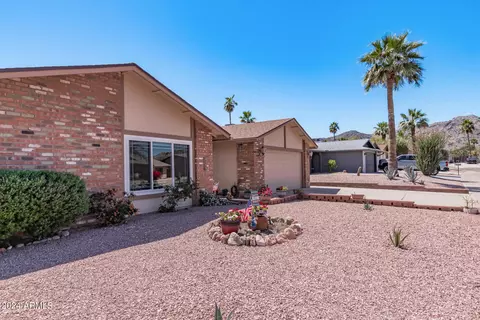 Exterior - 4245 E Yawepe St, Phoenix, AZ 85044 photo 9 of 13