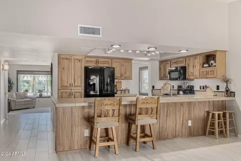 Kitchen - 4245 E Yawepe St, Phoenix, AZ 85044 photo 5 of 5