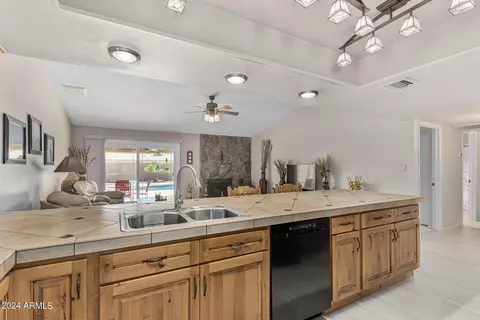 Kitchen - 4245 E Yawepe St, Phoenix, AZ 85044 photo 2 of 5